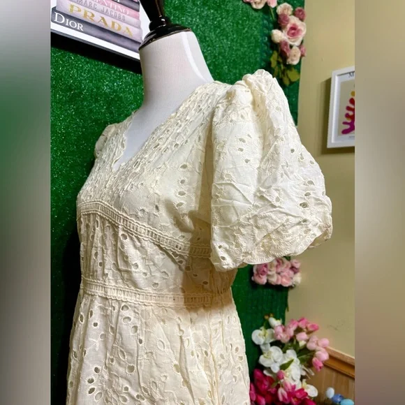 🌷Brand New eyelet dress embroidered can fit Sm up to M very nice quality!🌷 - Picture 5 of 8